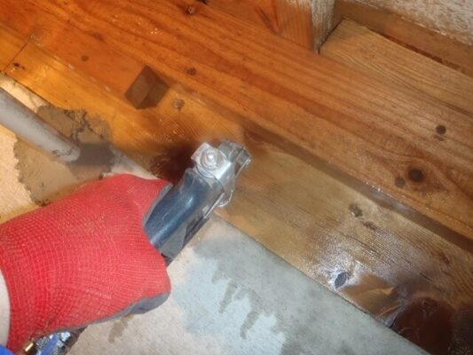 床下の調査から施工、後片付けまで丁寧でキレイにしていただきました