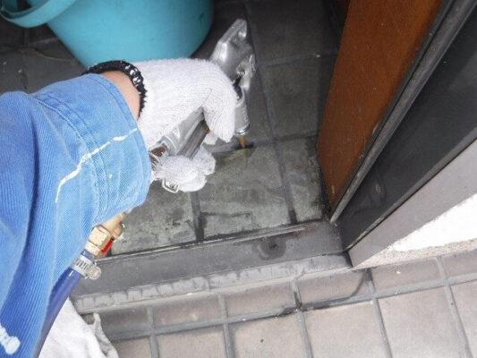 工事が難しかったと思いますが、丁寧に薬剤を壁打ちしていただきました