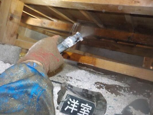 床下防除と被害箇所の薬剤散布をお願いしました