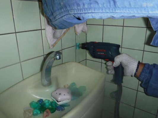 古くて増改築を繰り返している建物なのでシロアリ駆除の作業も大変だったかと思います