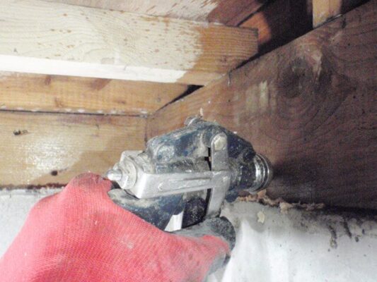 届かない箇所は発泡剤による駆除方法があると提案いただけ大変助かりました