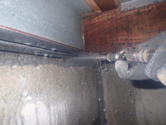 調査の結果、幸いにも羽アリやシロアリの痕跡ありませんでした。