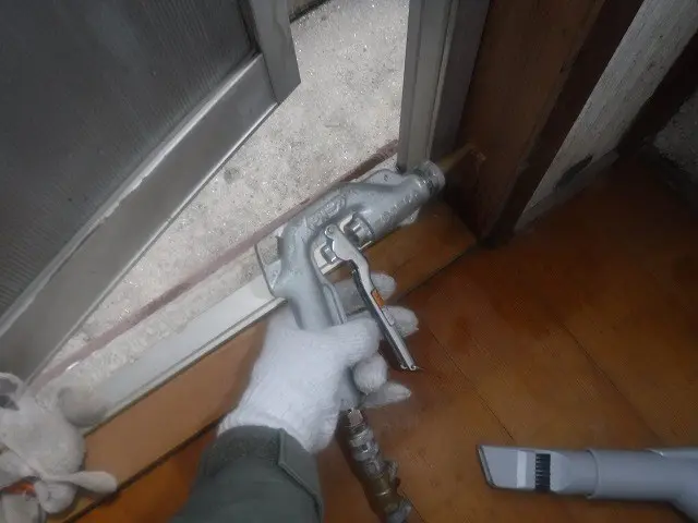 雨戸の不具合がシロアリのせいだとは思わず驚きました