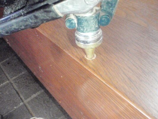 すでに床下の一部がダメになっていて、修理が必要なレベルでした。