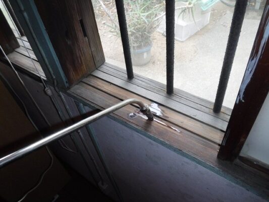 ベランダの下に羽アリの巣…外構からの侵入に驚きました