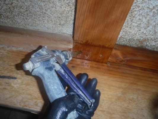 キッチンの床がふにゃっとしてきてすぐ駆除と補修をお願いしました