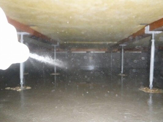 シロアリが柱の根元を食べており早めに駆除してもらいました