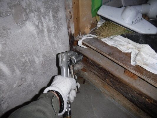 リフォーム工程に合わせて土壌処理と木部注入を済ませてもらいました