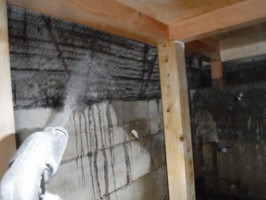床下を確認してもらうと想像以上に被害が広がっていて驚きました